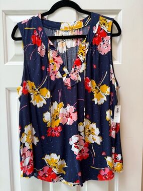 NWT 2002, Old Navy - Sleeveless Floral V-Neck Tank 🌺🌸🌼